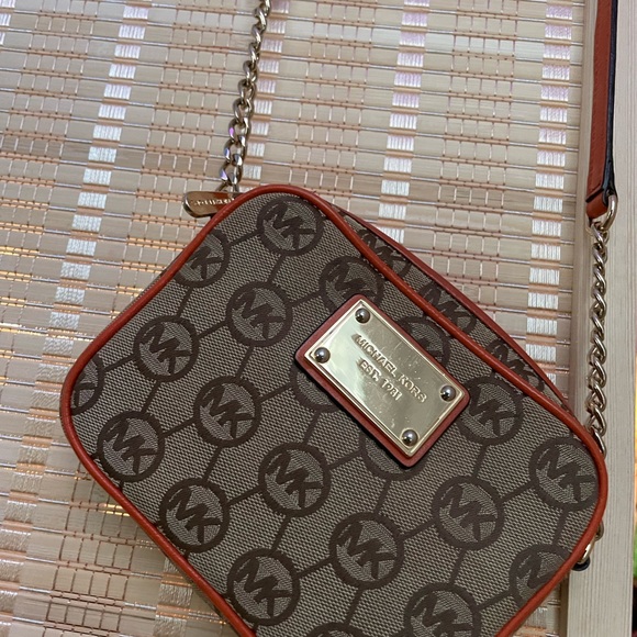 ✨SOLD✨Michael Kors mini crossbody bag - Picture 4 of 13